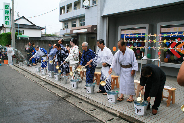 豊後高田　「昭和の町」打ち水大作戦2009
