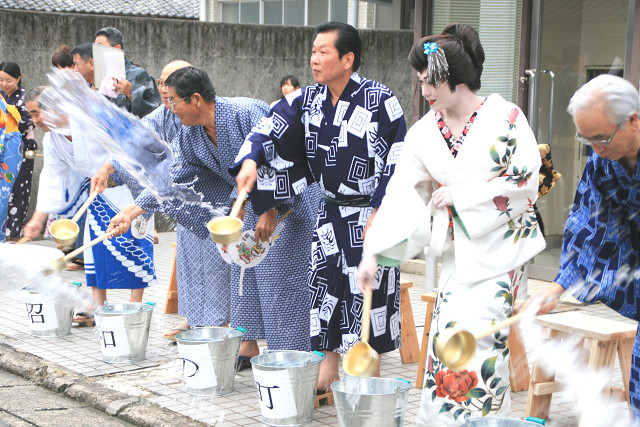豊後高田　「昭和の町」打ち水大作戦2009